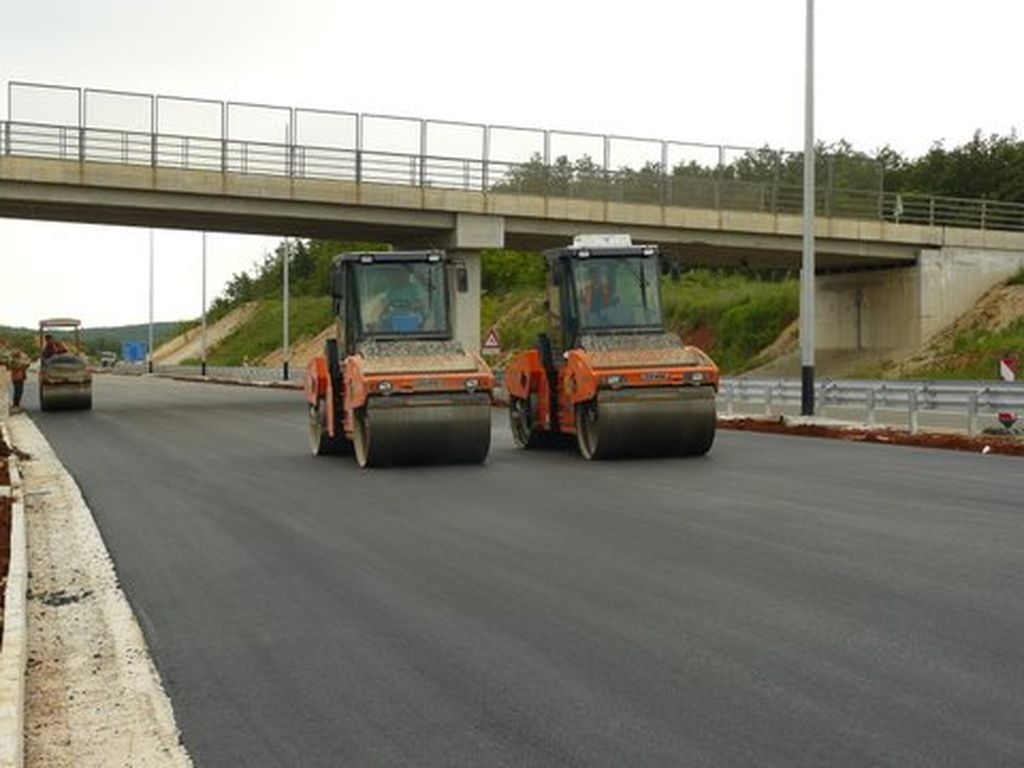 OSILACIJSKO-VIBRACIJSKI HAMM VALJAK HD O90V